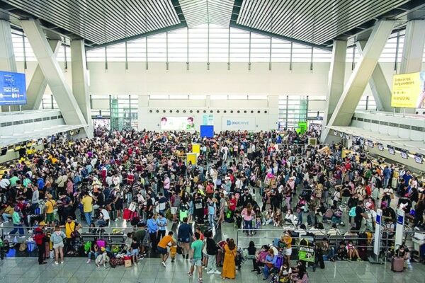 Philippine authorities on full alert as vacationers make their way back to Manila