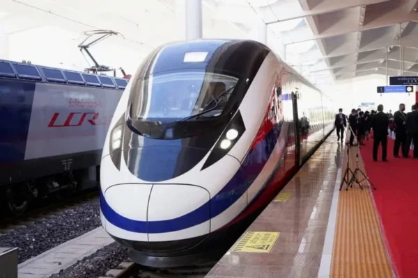 Vietnamese PM calls to begin construction for high-speed railway
